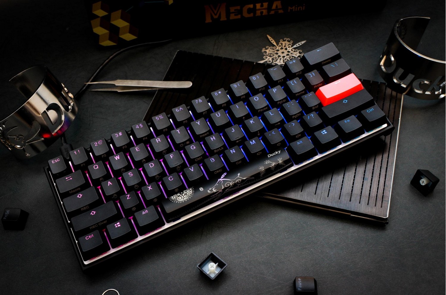 teclado_gamer_ducky_mecha_mini_v2_rgb_kailh_box_white_pbt_double_shot - Imagen completa 3