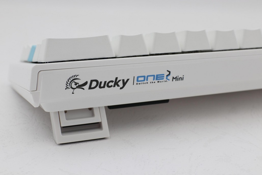 teclado_gamer_ducky_one_2_mini_pure_white_rgb_cherry_brown_rgb_double_shot_pbt_mecanico - Imagen 8