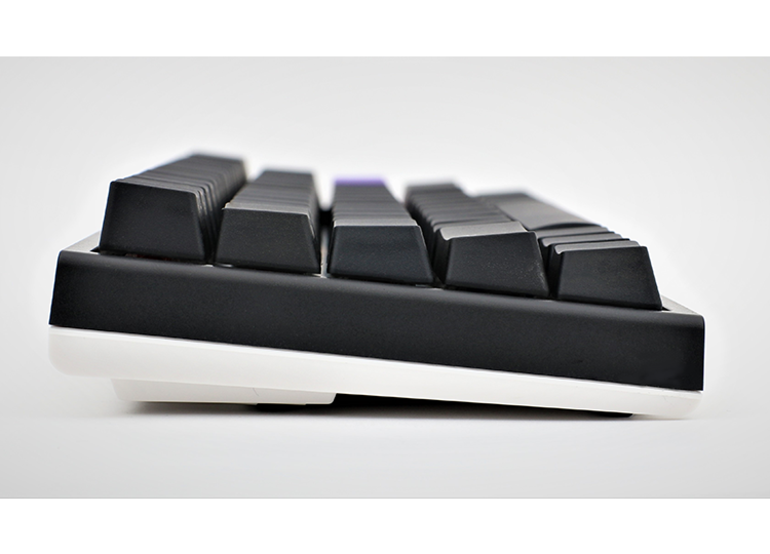 teclado_gamer_ducky_one_2_mini_rgb_kailh_box_brown_swicht_double_shot_pbt_mecanico - Imagen completa 2