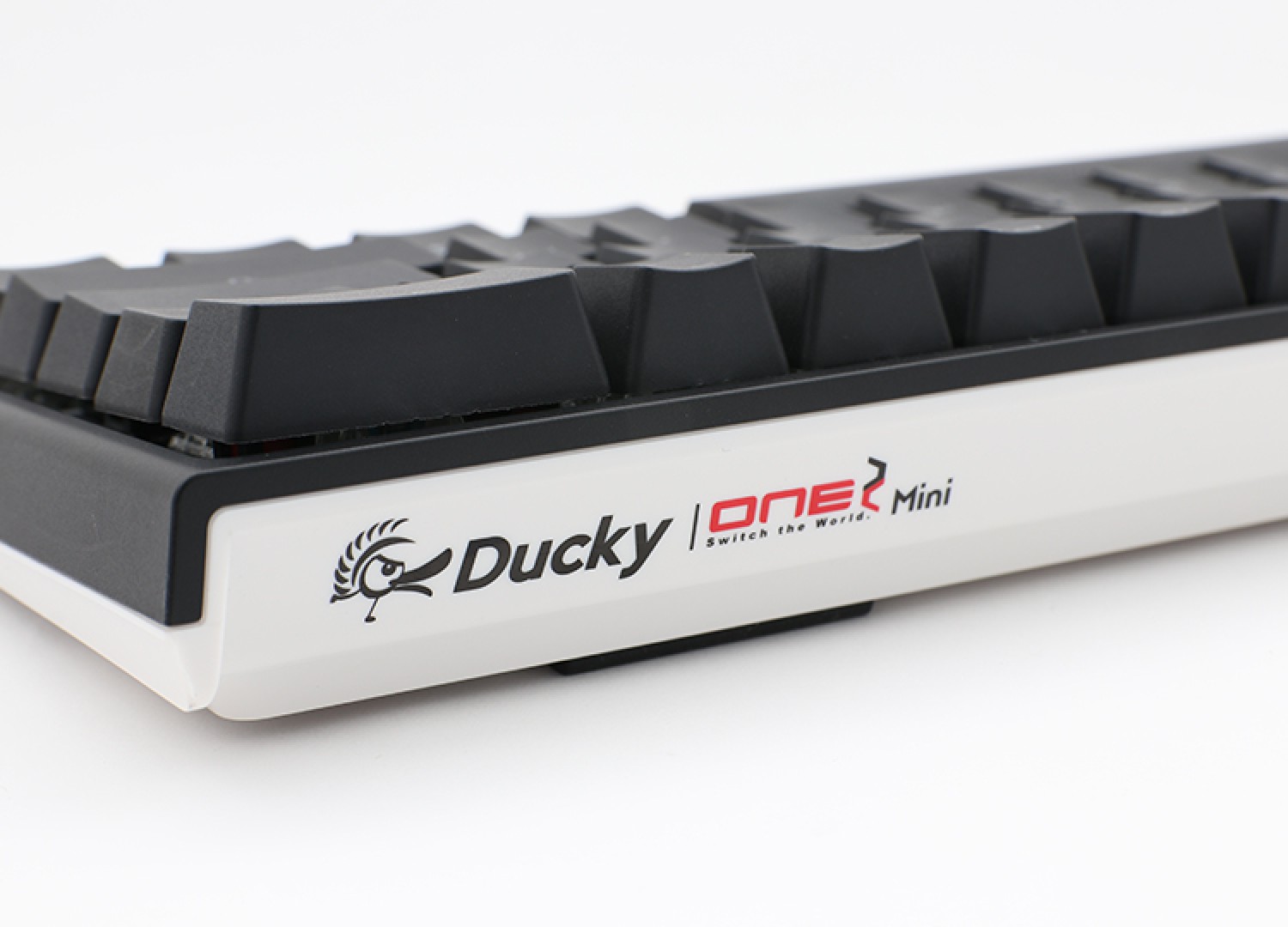 teclado_gamer_ducky_one_2_mini_rgb_kailh_box_brown_swicht_double_shot_pbt_mecanico - Imagen completa 7