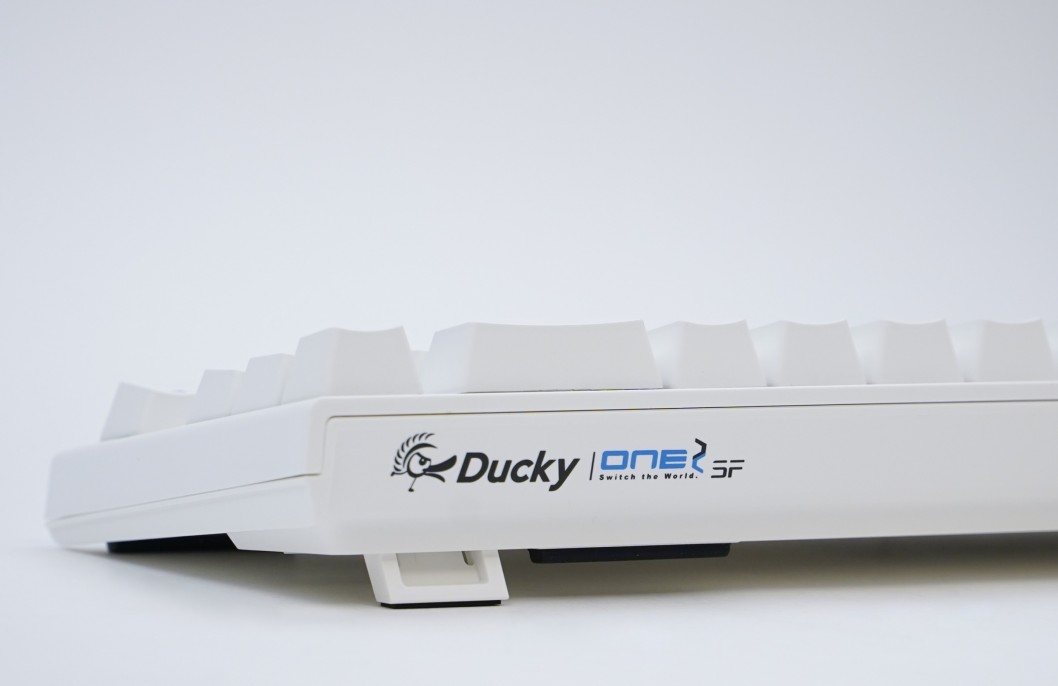 teclado_gamer_ducky_one_2_sf_rgb_white_cherry_mx_blue_double_shot_pbt_mecanico - Imagen 12