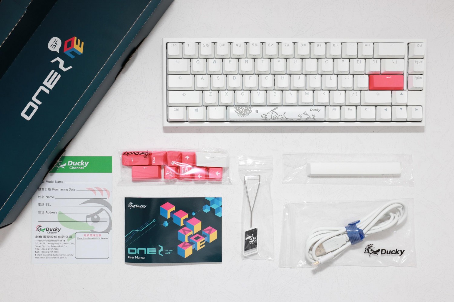 teclado_gamer_ducky_one_2_sf_rgb_white_cherry_mx_blue_double_shot_pbt_mecanico - Imagen completa 3